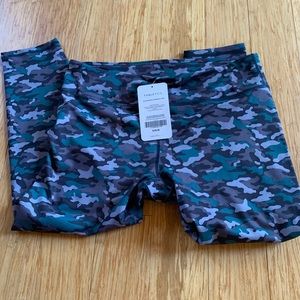 Fabletics salar camo powerhold Capri